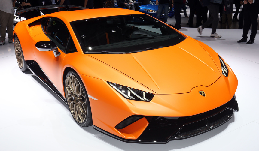 ウラカンのハイパフォーマンスモデル「ペルフォルマンテ」登場｜Lamborghini