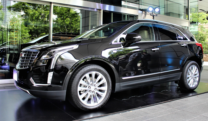 Cadillac Introduces New XT5 Model to Japan