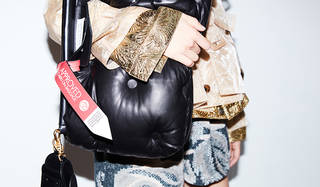 メゾン マルジェラ Maison Margiela グラムスラムコンパクト財布 ブラック サイズ：- Maison Margiela MAISON MARGIELA メゾンマルジェラ 11 ハンドバッグ