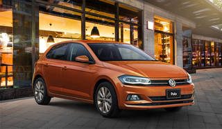 フォルクスワーゲン ポロ。おそらく 6R または 6C 世代 (Mk5) で、 フォルクスワーゲン ポロ。おそらく 6R または 6C 世代 (Mk5) で、