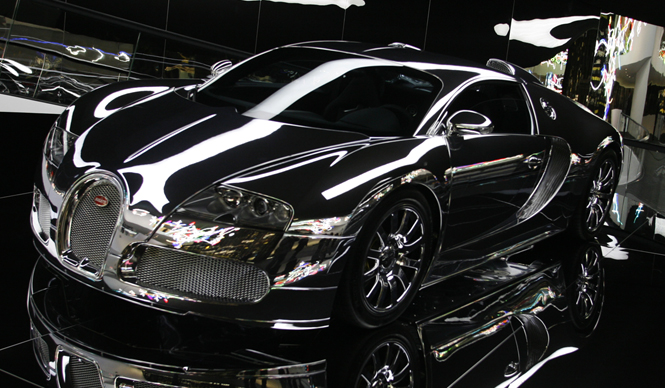  ミラーフィニッシュのBugatti Veyron ギャラリー