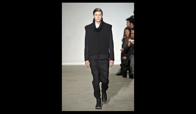  KRIS VAN ASSCHE｜2011年秋冬メンズコレクション──ランウェイルック ギャラリー