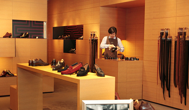  JOHN LOBB｜『ジョンロブ 丸の内店』店長の国本憲俊氏が指南するシューケアの心得 ギャラリー