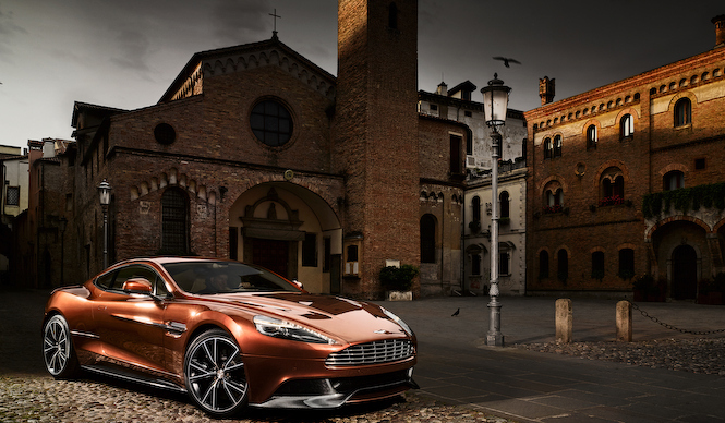 アストンマーティン創業100周年を飾るニューフラグシップ、ヴァンキッシュ登場｜Aston Martin ギャラリー