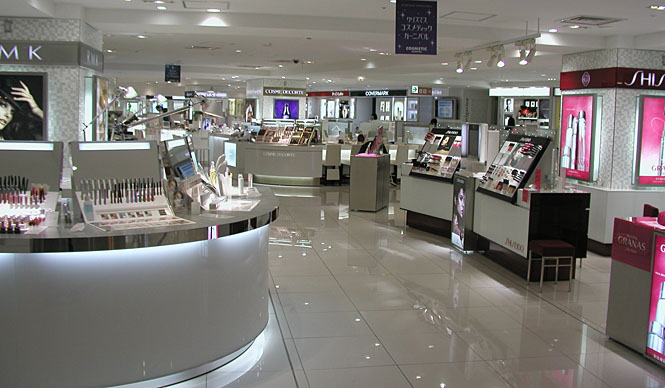 小田急新宿店本館2階　化粧品フロアリニューアル