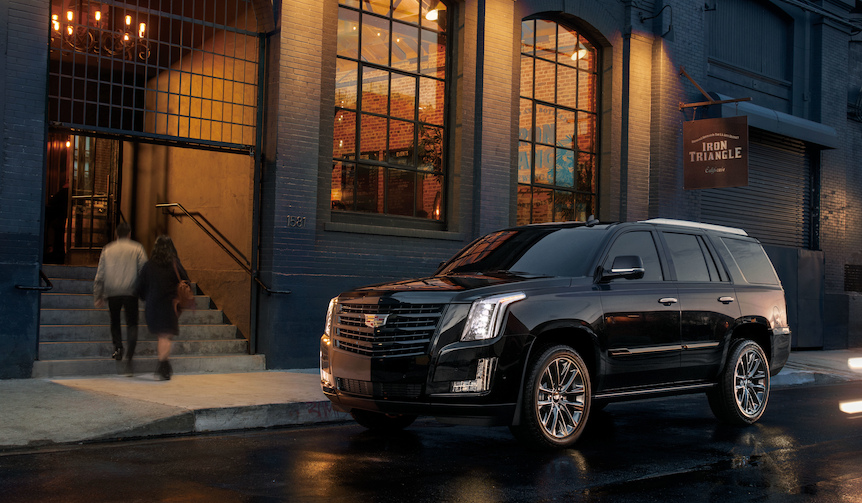 全身ブラックの特別なキャデラック エスカレード｜Cadillac