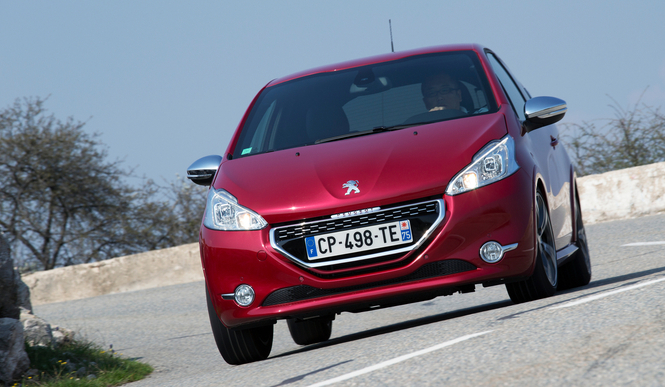 プジョー208GTiに試乗｜Peugeot ギャラリー