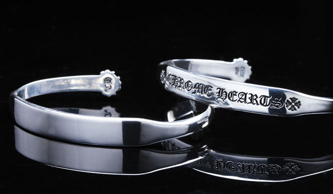 CHROME HEARTS｜名前やメッセージを刻印できる新作フラットバングル ギャラリー