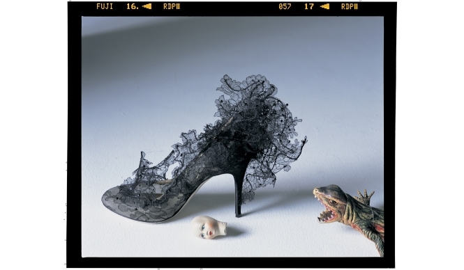 VALENTINO｜ヴァレンティノ、アクセサリーラインを称える書籍を発表 ギャラリー