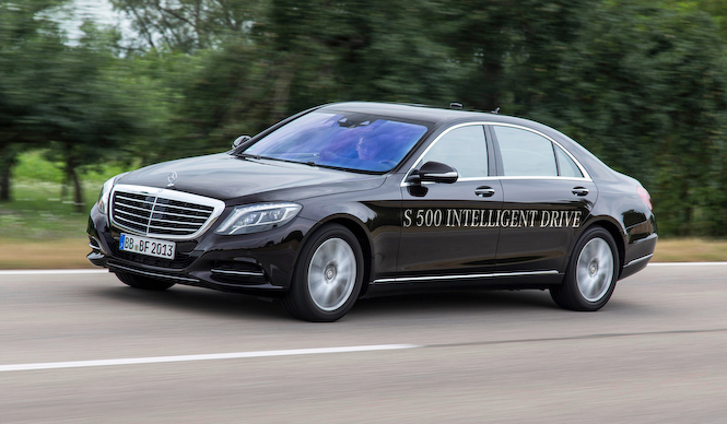 出し惜しみなく安全技術を実装した「S クラス」｜Mercedes-Benz ギャラリー