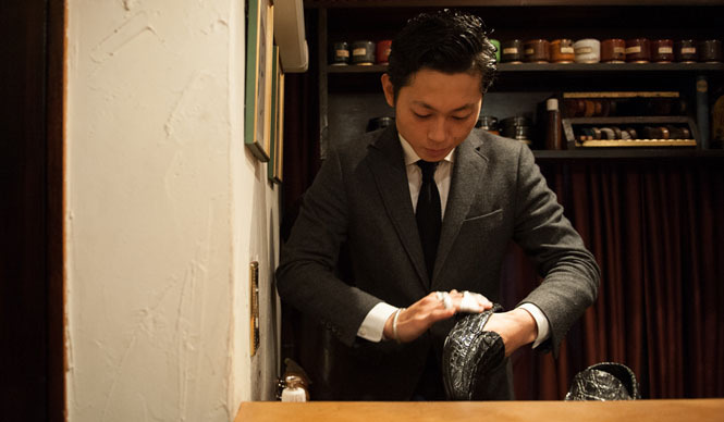 HANKYU MEN’S TOKYO｜ブリフトアッシュ直伝、靴磨きの極意