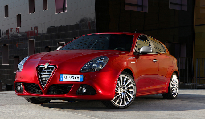  特別な赤をまとうジュリエッタ｜Alfa Romeo ギャラリー
