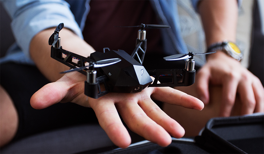 4Kカメラを搭載した手のひらサイズのドローン「Kudrone」｜DESIGN　ギャラリー