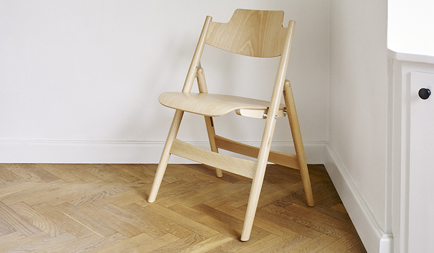 Egon Eiermann's SE18 Folding Chair Now in Beechwood | METROCS Gallery