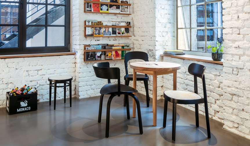 伝統的な製法を継承しながら、デザイナーの哲学を融合させた一脚｜THONET