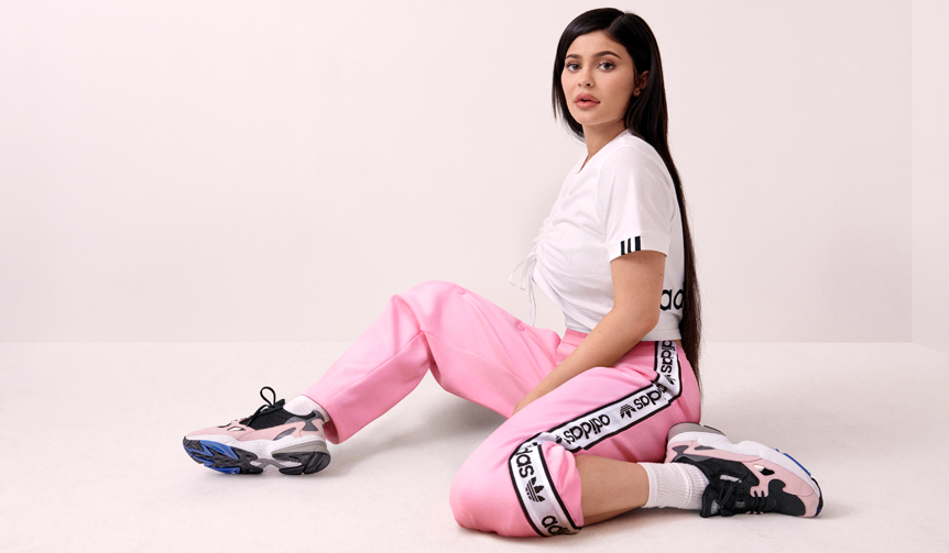 90年代にインスピレーションを受けた「ADIDASFALCON」に新色登場｜adidas　ギャラリー