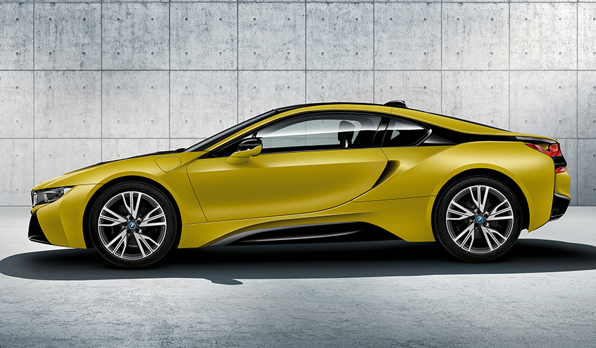 鮮やかなマットイエローのi8限定モデル｜BMW