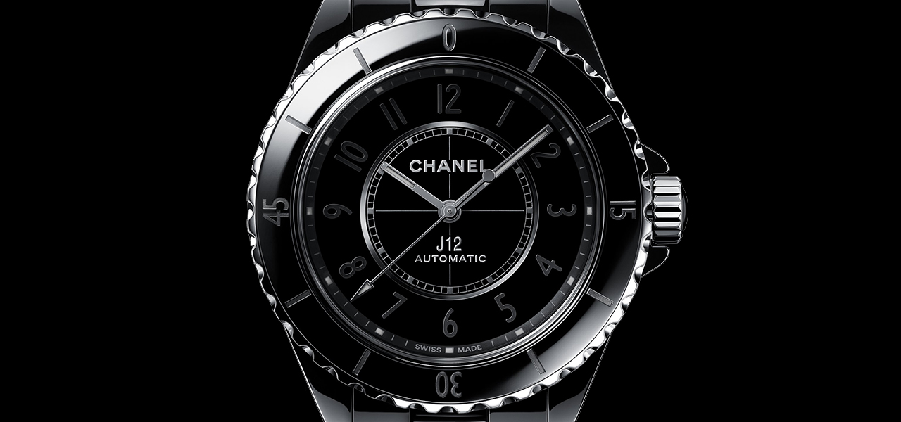 シャネルのシグネチャーカラーを纏った「J12 ファントム」｜CHANEL