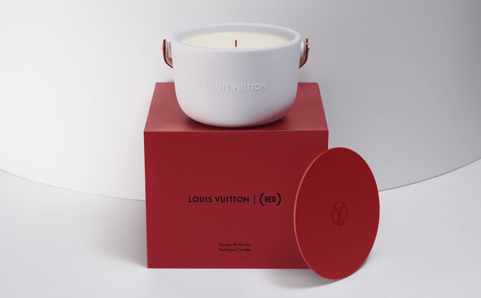 エイズ撲滅運動をサポートするルイ・ヴィトンのパフュームド キャンドル 「LOUIS VUITTON I (RED) 」｜LOUIS VUITTON