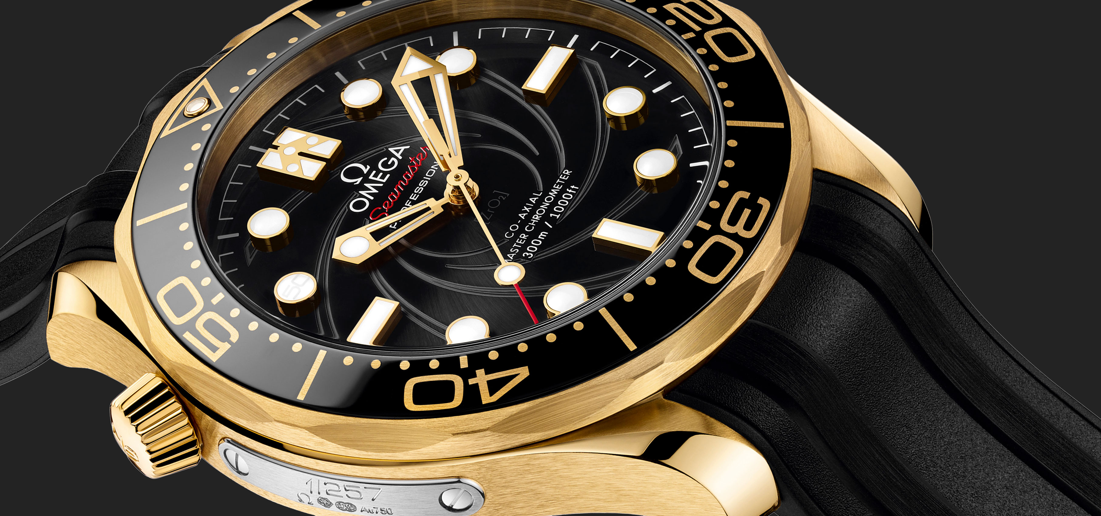 A limited edition "Seamaster Diver 300M" and suitcase set, inspired by James Bond | OMEGA