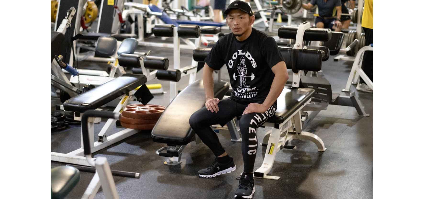 ゴールドジムを象徴する“オールドマン”をモチーフにコラボレーション｜GOLD'S GYM × ONEHUNDRED ATHLETIC