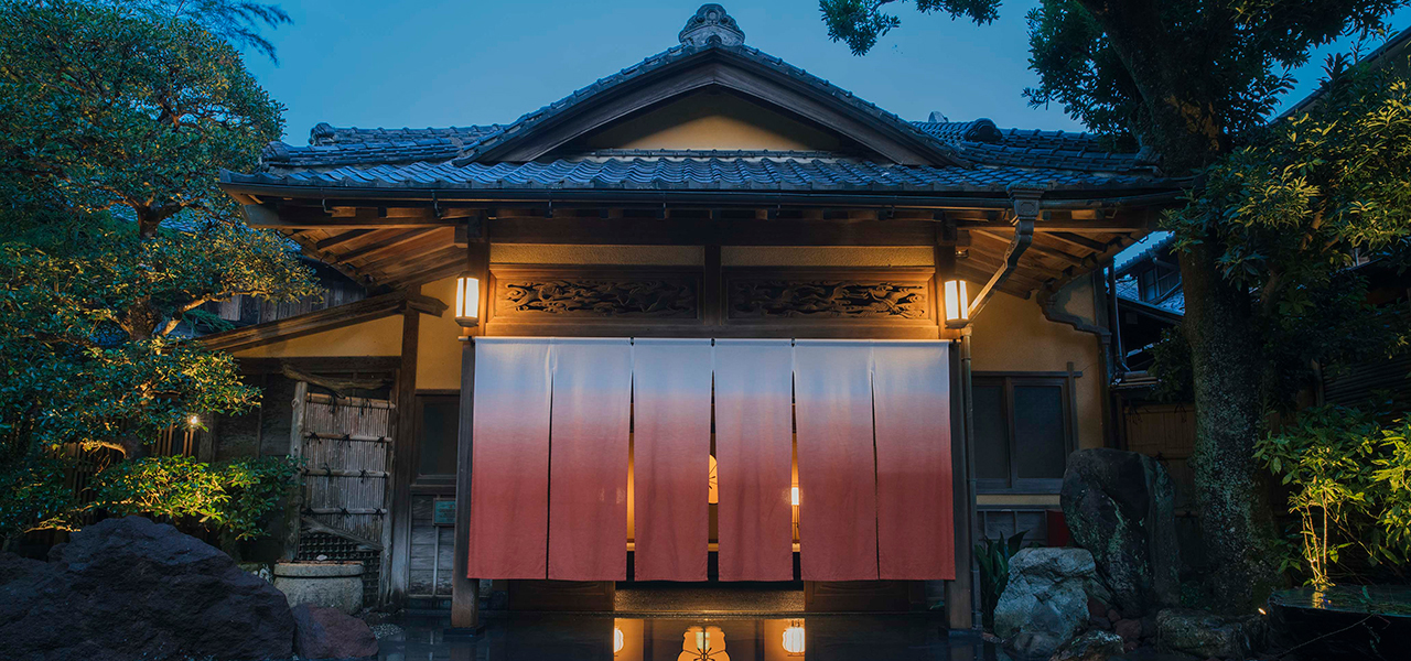 Stay in a Tangible Cultural Property. The historic inn "Ochiai-ro" has been sumptuously renewed | OCHIAIRO