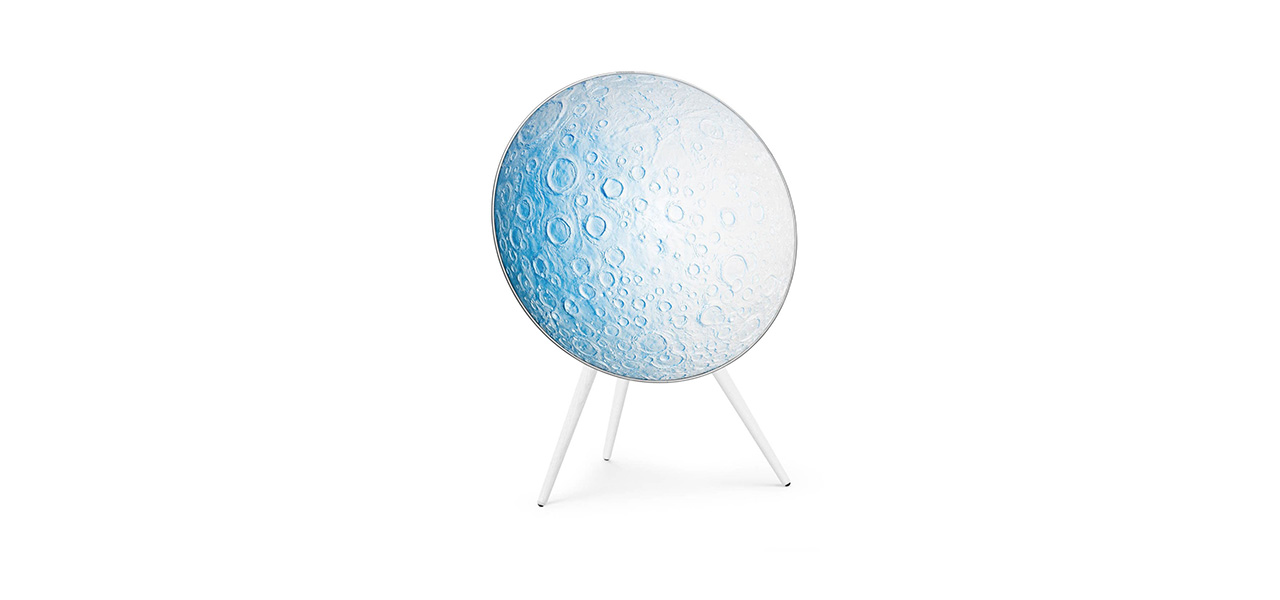 現代アーティスト ダニエル・アーシャムとコラボレーションした「Beoplay A9 Blue Moon」｜Bang & Olufsen