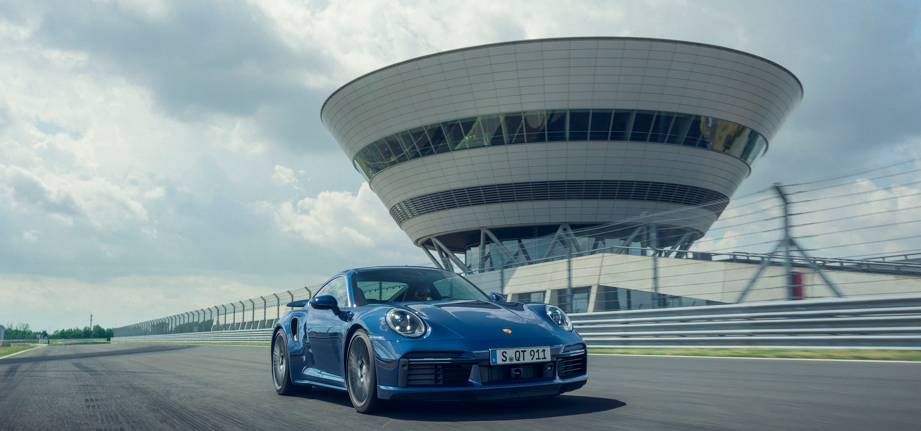 新型ポルシェ911ターボが日本デビュー｜Porsche