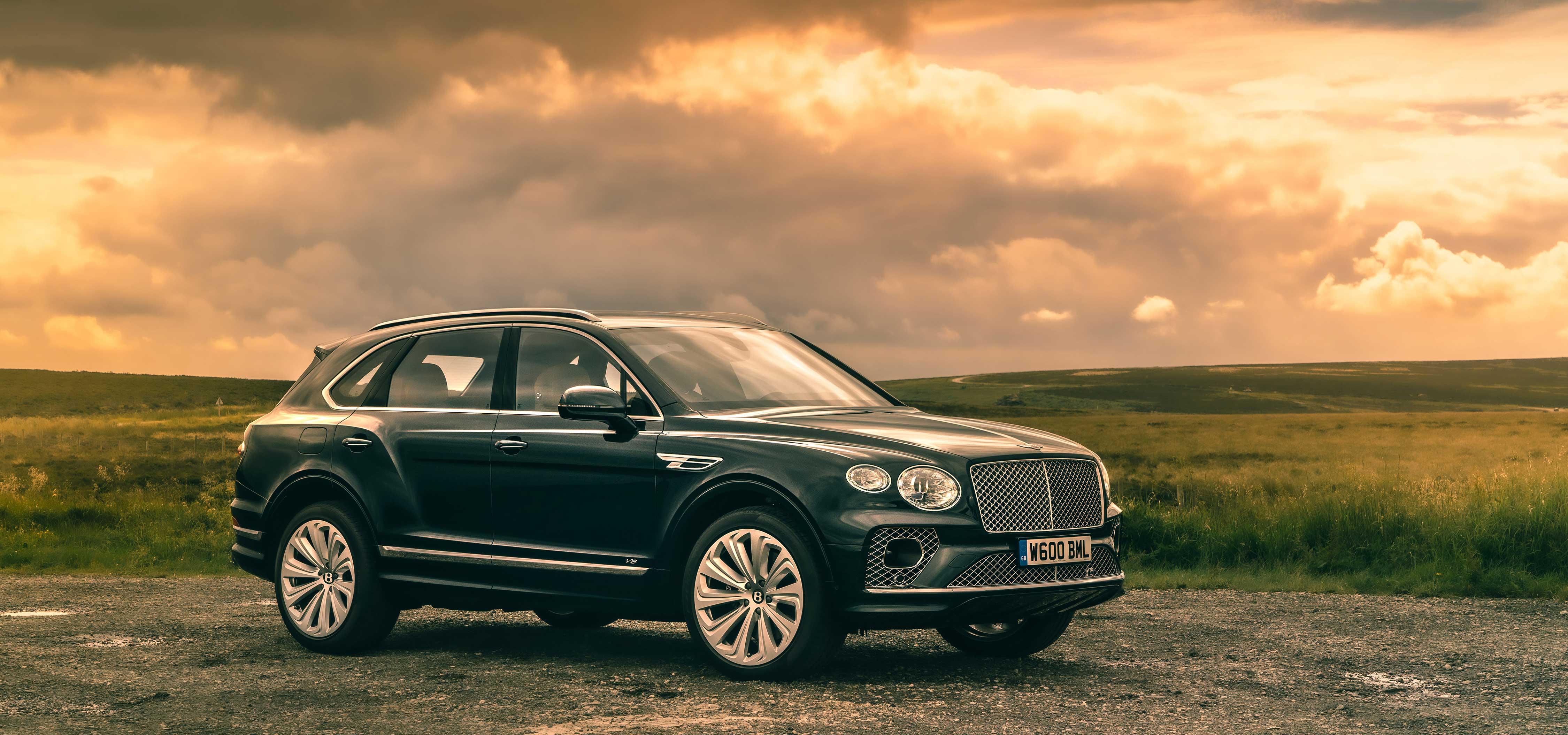 ベンテイガに、SUVリムジンとしてのポテンシャルを高めたモデルがデビュー｜Bentley