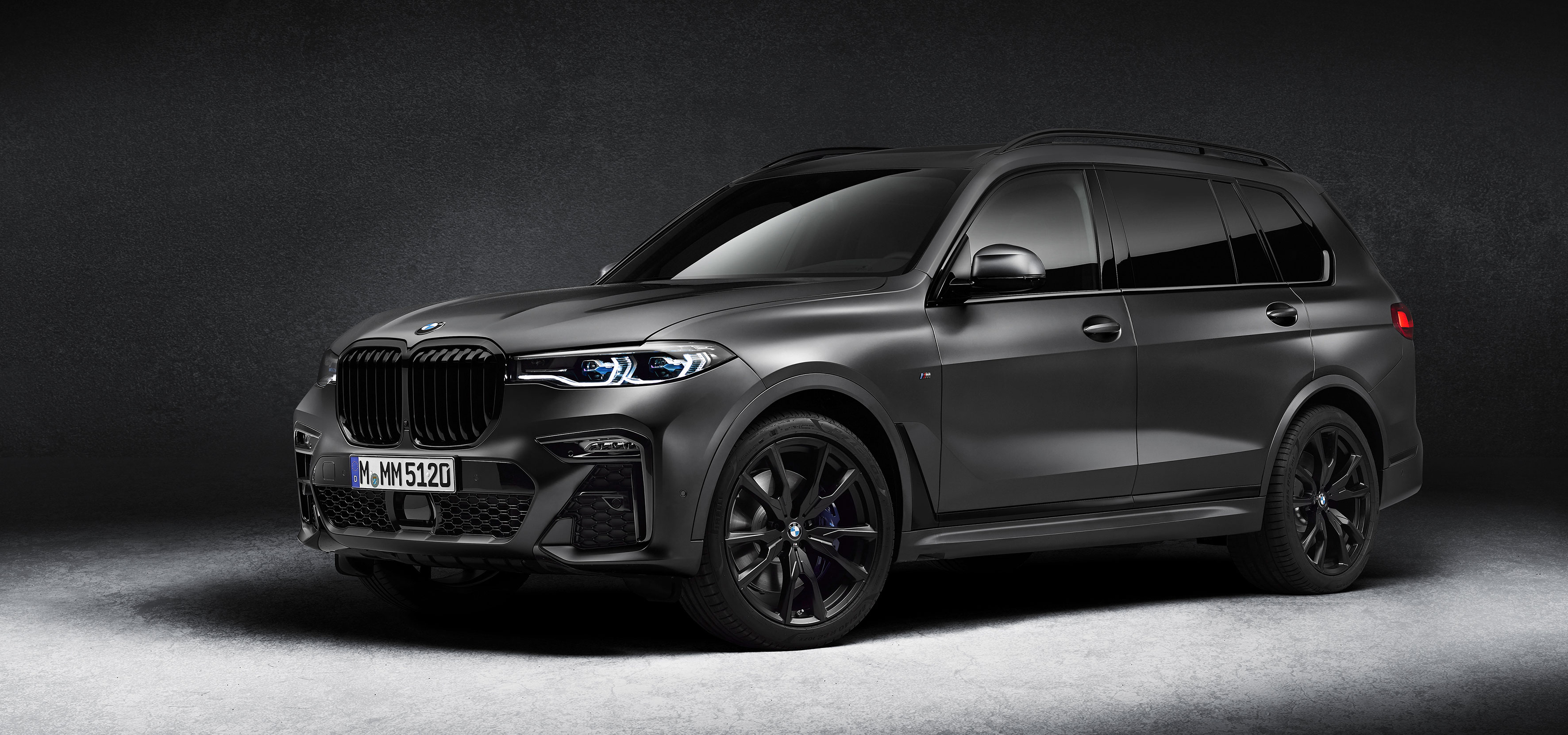 BMWから存在感のある漆黒をまとう7台のみのX7限定車が登場｜BMW