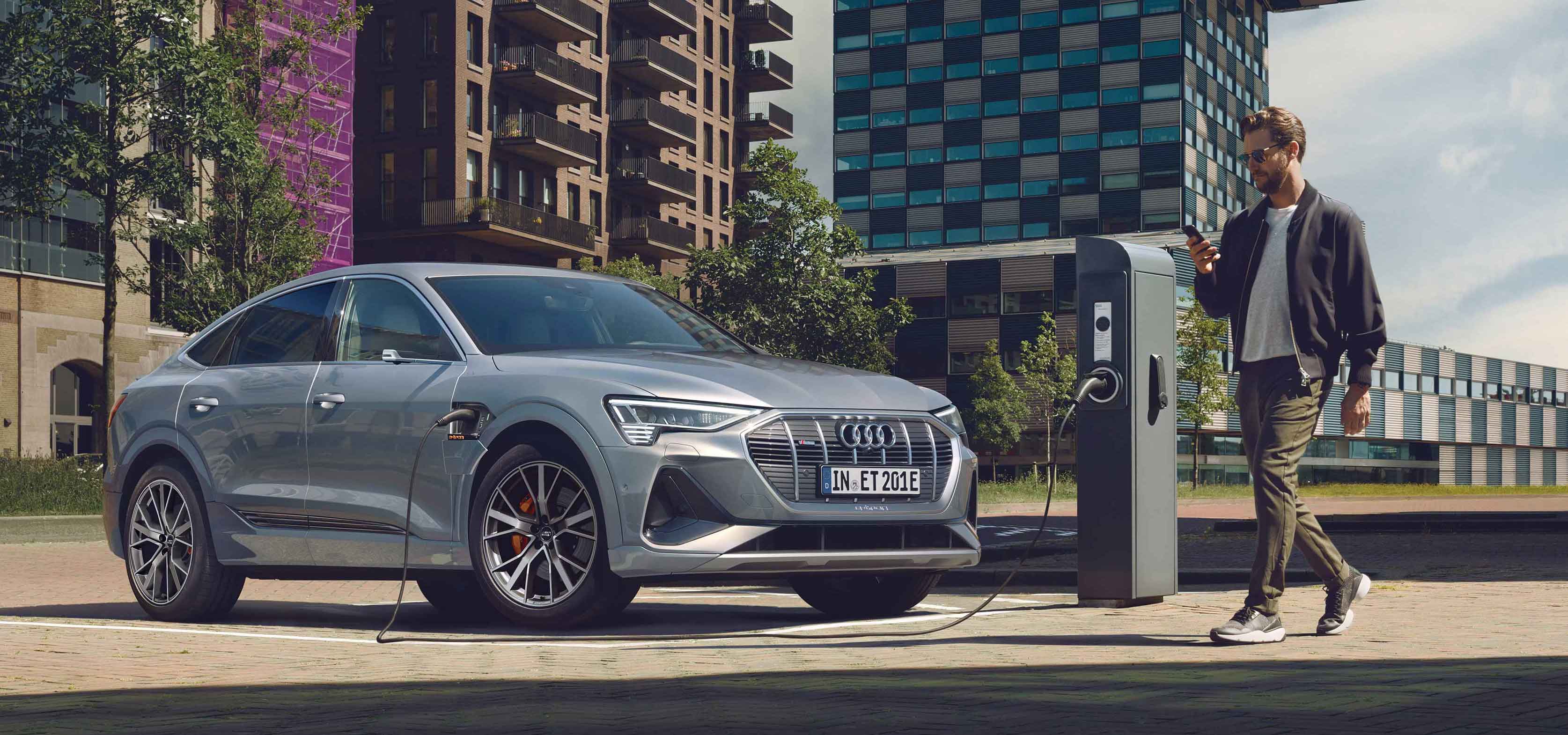 アウディ電動化攻勢の尖兵、アウディ「e-tronスポーツバック」が発売｜Audi