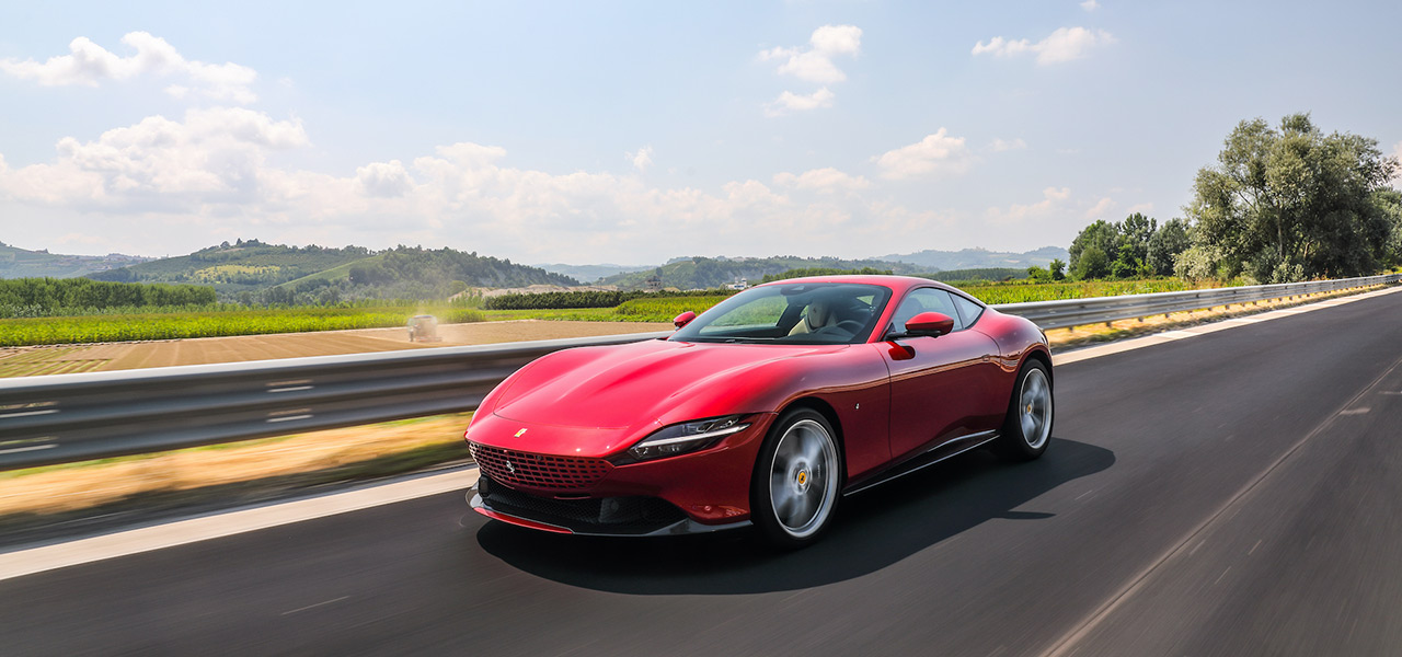 フェラーリの新型+2ミッド・フロントエンジンGT「ローマ」に試乗｜Ferrari