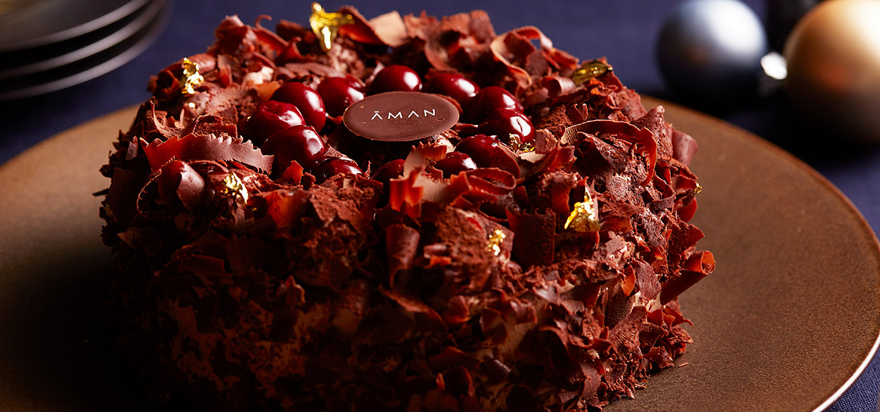 A Chic Festive Season with Christmas Cakes for Adults | AMAN TOKYO