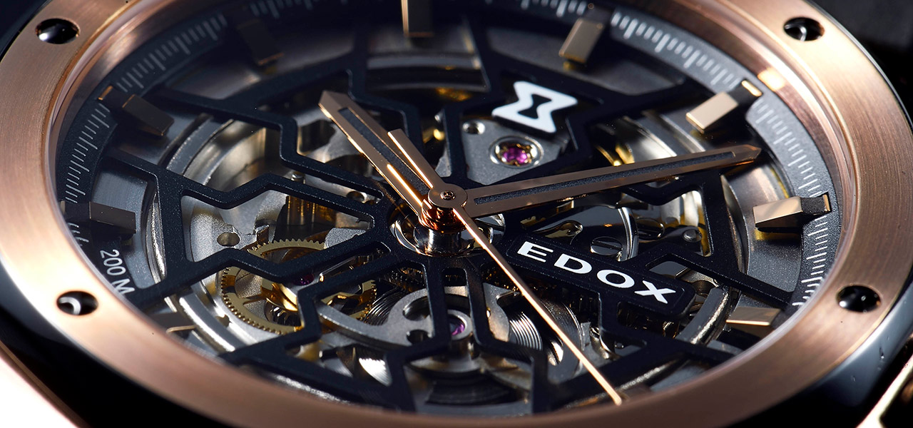 砂時計をモチーフにしたカットワークで魅せる「デルフィン メカノ オートマティック」｜EDOX