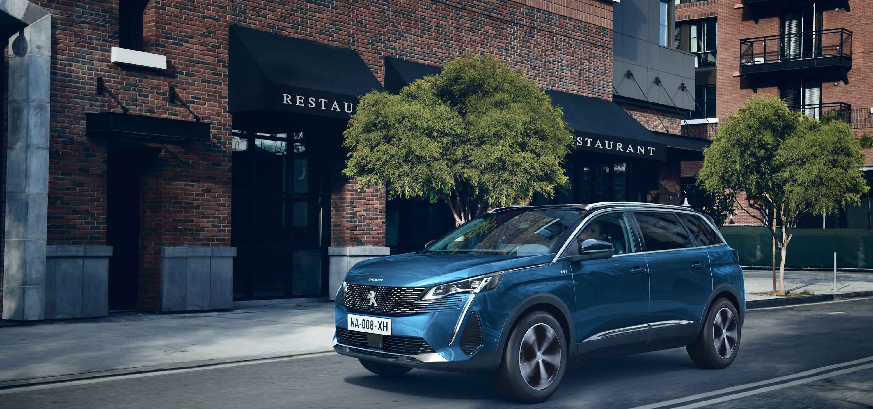 More Modern, More Stylish: The 5008 Facelifts | Peugeot