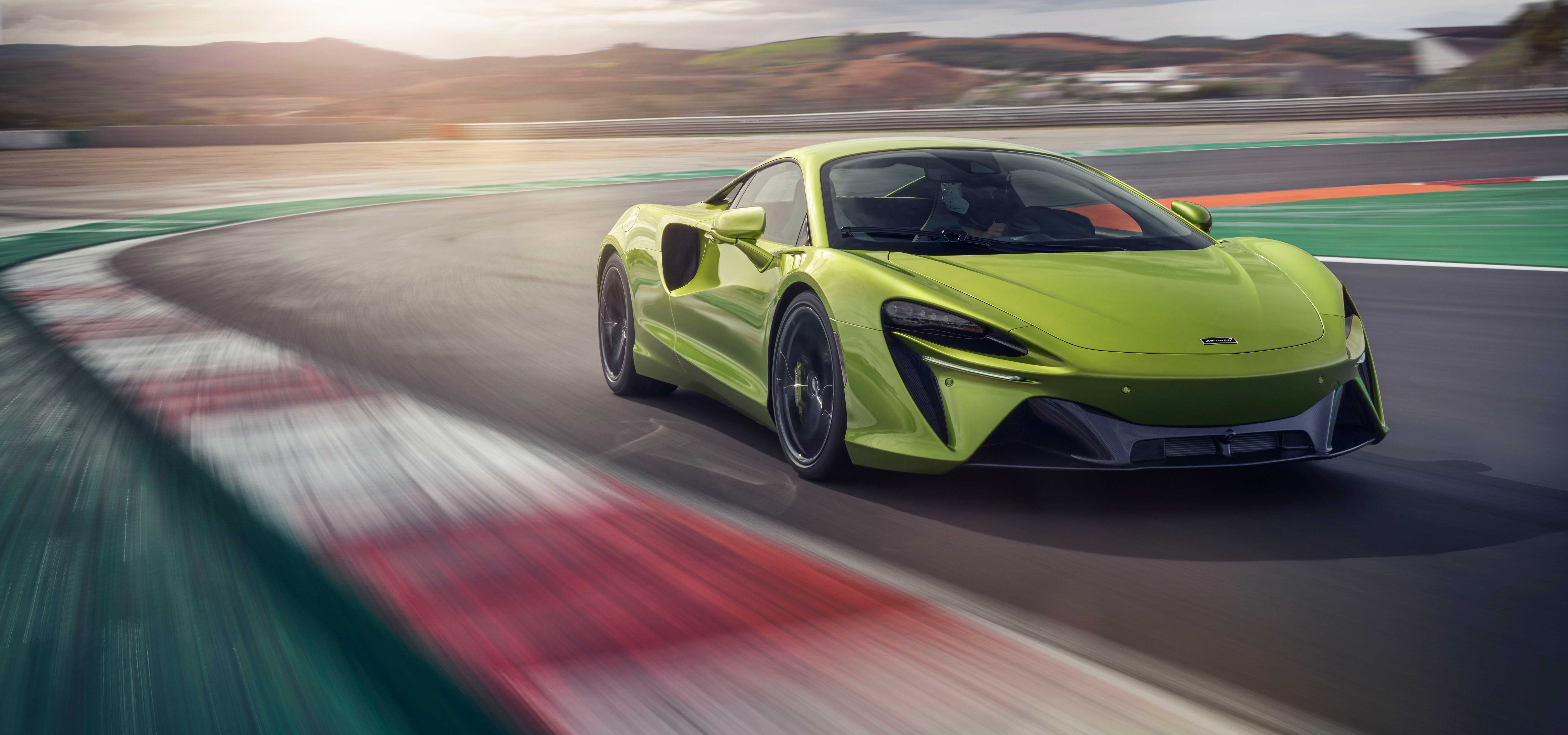 マクラーレン、ハイブリッドシステムを搭載した市販型スーパーカー「アルトゥーラ」を発表｜McLaren