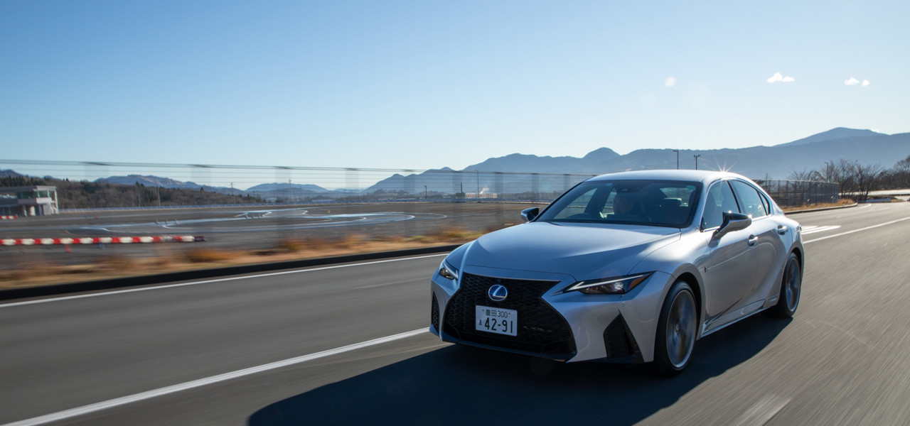 欧州のプレミアムセダンに勝るとも劣らない出来映え──レクサスIS350 Fスポーツに試乗｜LEXUS
