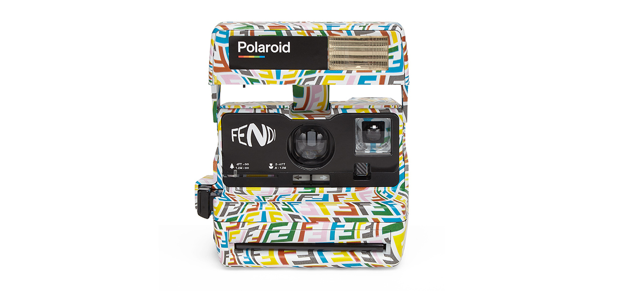 フェンディがポラロイドとコラボレーション、マルチカラーな「FFヴァーティゴ」ポラロイドカメラを発売｜FENDI 