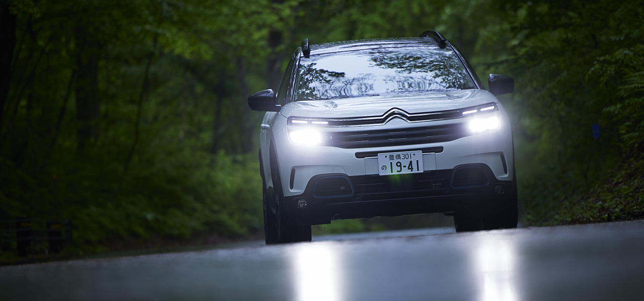 マジックカーペット・ライドは電動化でも健在──シトロエンC5エアクロスPHEVに試乗｜Citroën