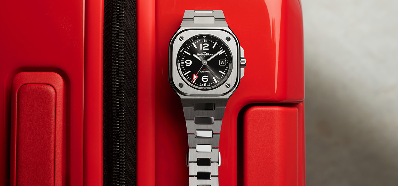 The BR 05 is equipped with its first dual-time function, a new release expressing masculinity. | Bell & Ross