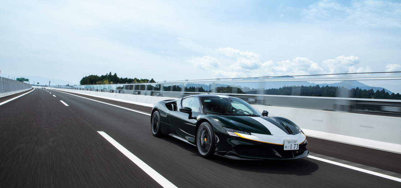 まさに天国に行くような気分にしてくれるスーパーカー──フェラーリ史上最強のロードカー「SF90」に試乗｜Ferrari