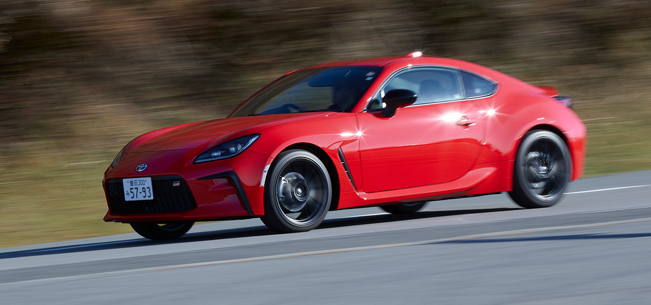 Test drive of the new GR86: Recommended for those who constantly seek exhilaration in their drive | TOYOTA