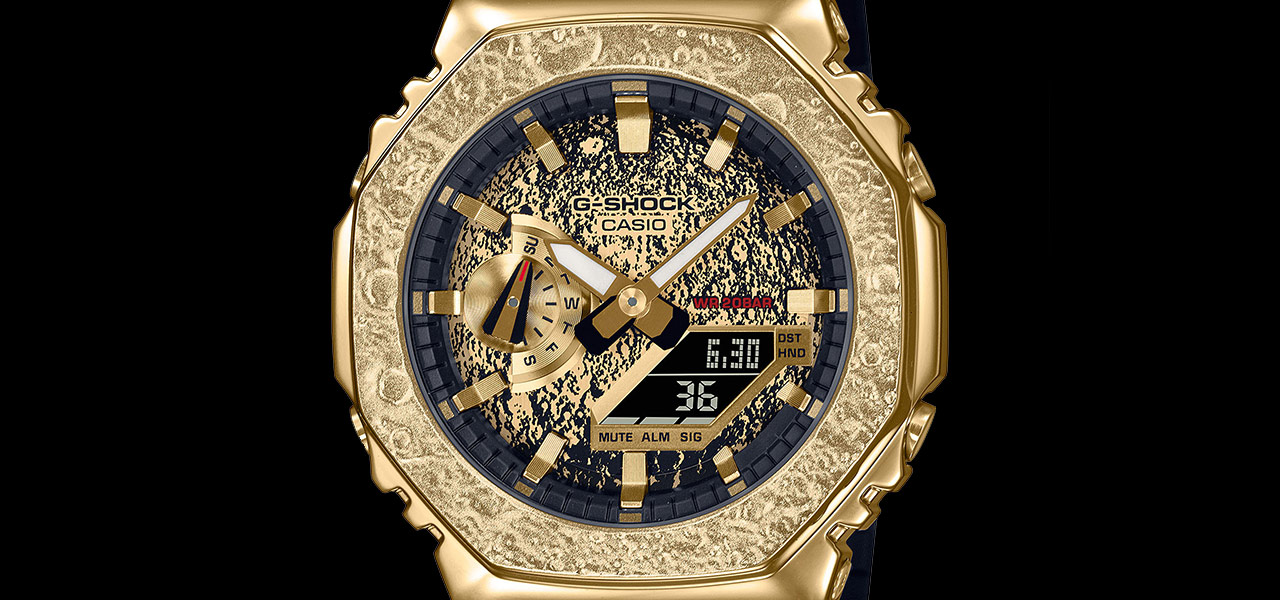 A realistic depiction of the moon's surface. The space-like and gorgeous "Casioak" | G-SHOCK