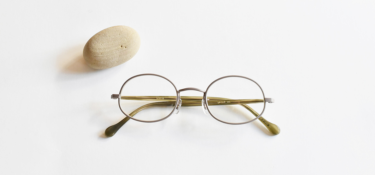 Eyeglass frames made of acetate, inspired by the "stones" found on the coast of Sado Island | kearny
