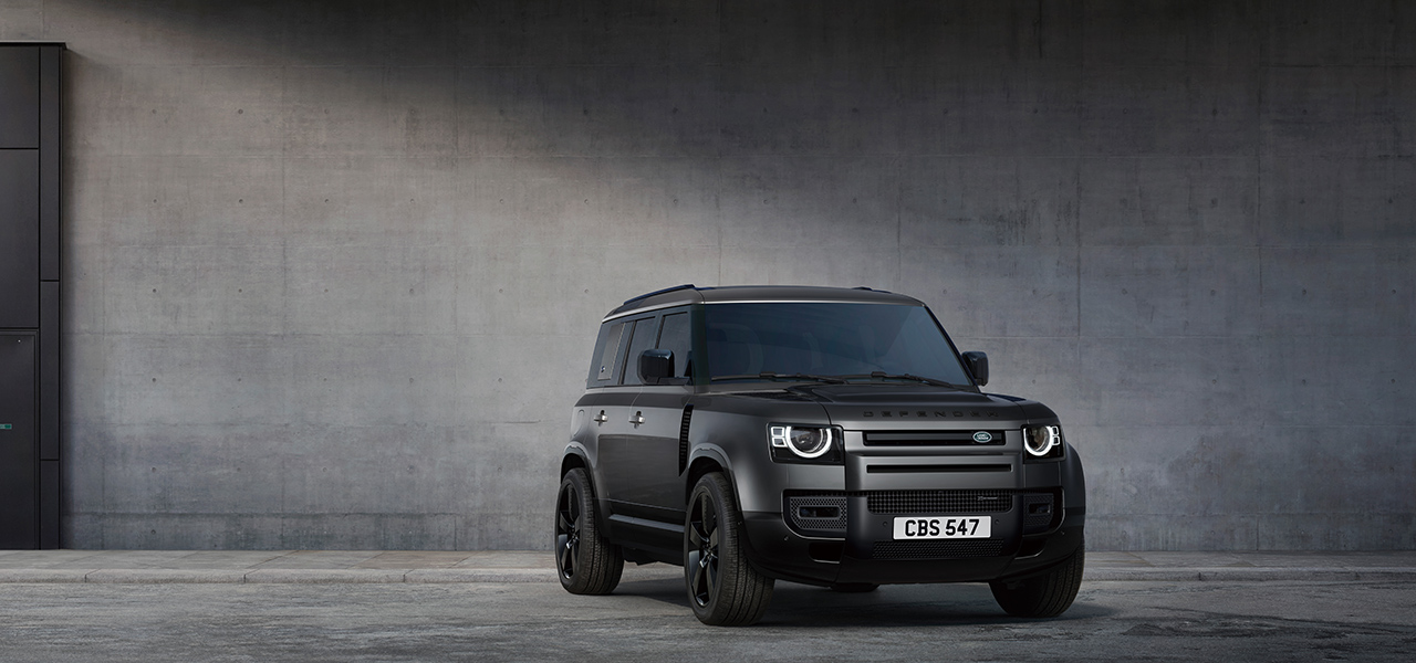 都会の夜に映えるディフェンダーの特別仕様車が登場｜Land Rover