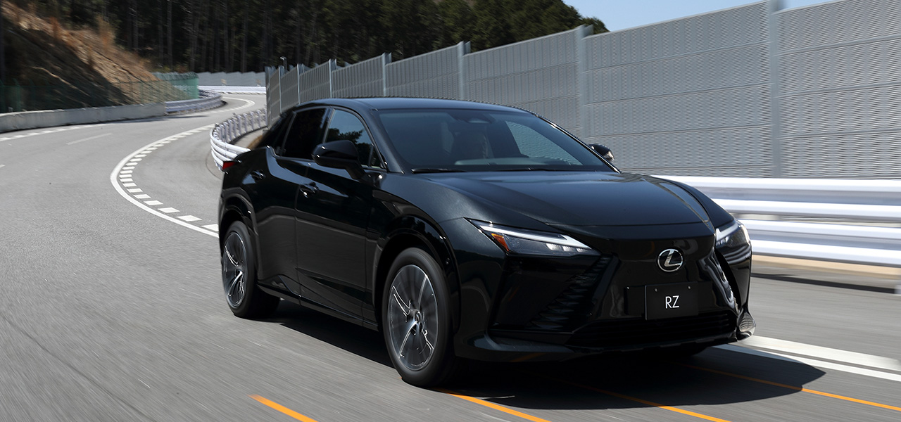 レクサス初となるバッテリーEV専用モデル「RZ」プロトタイプに試乗──レクサスが目指す走りとは？｜LEXUS