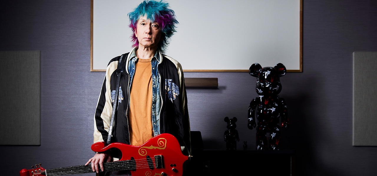“奇才レフティ”の異名をとる、BUCK-TICKのギタリスト今井寿の愛機『BT-MM』をフィーチャーしたBE@RBRICKとフォトＴシャツが登場｜MEDICOM TOY