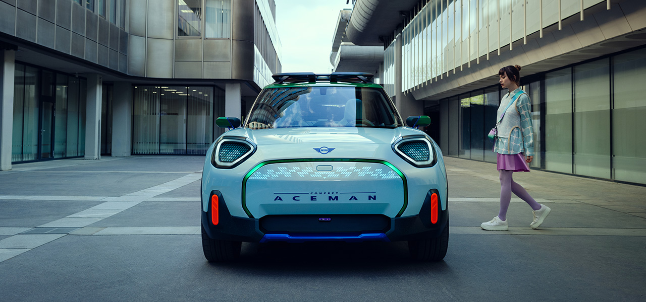 MINIの未来を提示するBEVクロスオーバーコンセプト「コンセプト エースマン」を世界初披露｜MINI