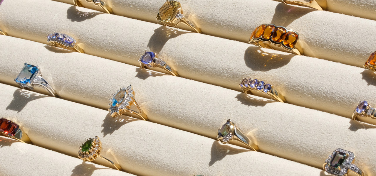 Adorn the season with sustainable vintage jewelry | chili