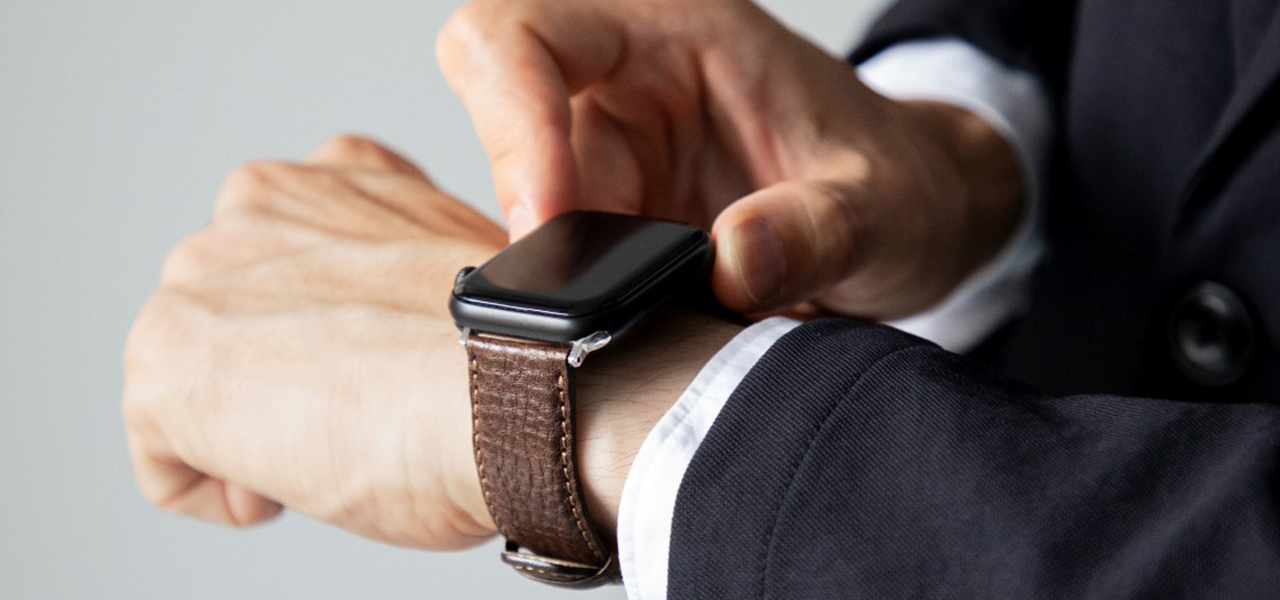 Add a touch of quality with Japanese oil-tanned leather that beautifully ages over time. "Leather Band for Apple Watch" | TSUCHIYA-KABAN